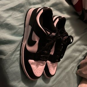 Size 8.5 Dunk Retro Low USED only worn 5 times